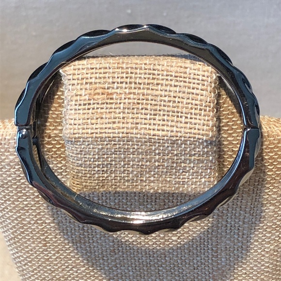 BLACK RHODIUM PLATING HINGED BANGLE BRACELET - Picture 4 of 11